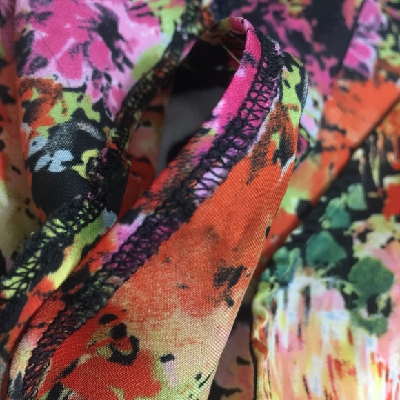 Unique collar bright floral abstract art top - Picture 8 of 8